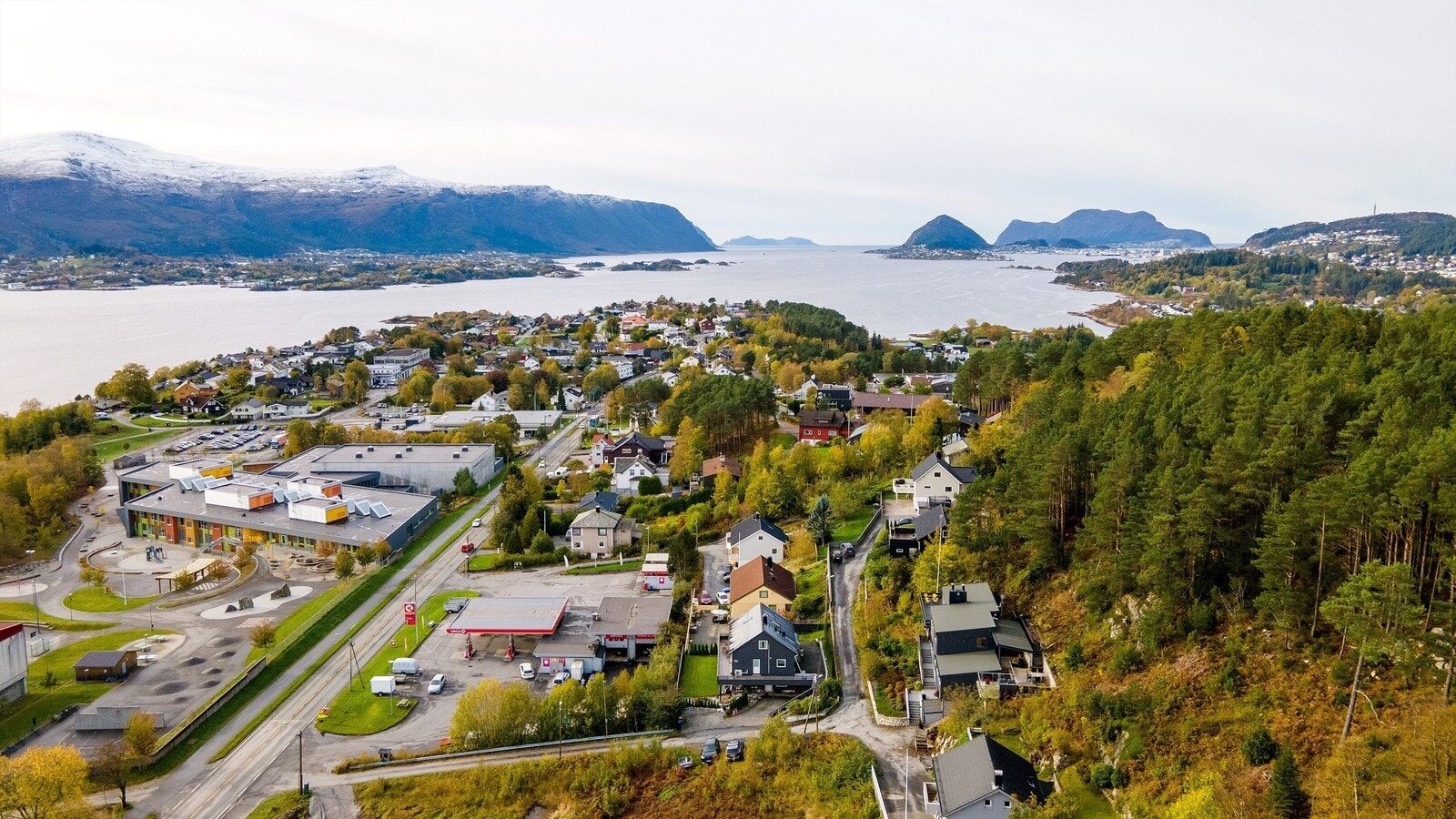 Utsikten fra Hatlane over byen, fjorden og øyene