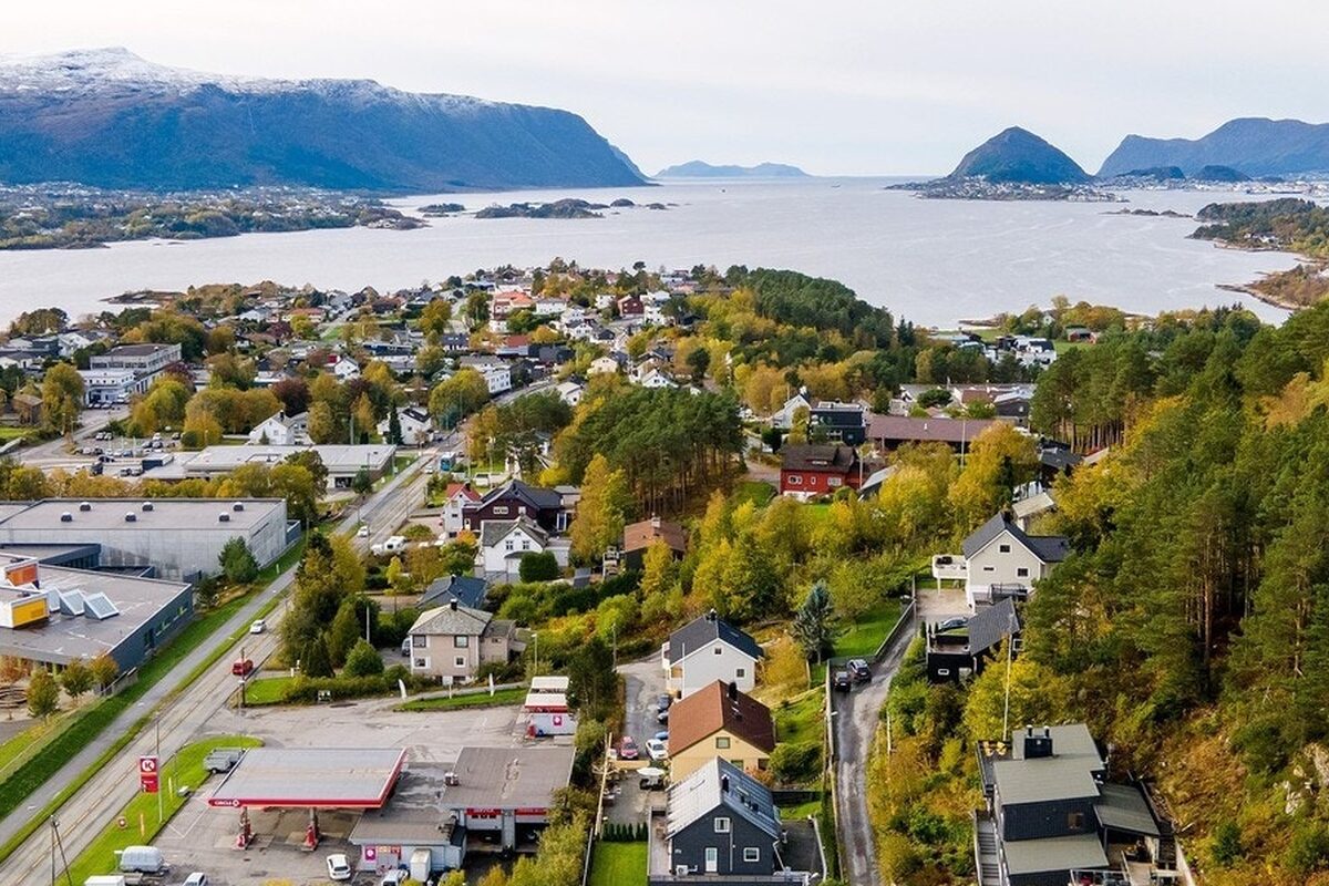 Utsikten mot fjorden og øyene